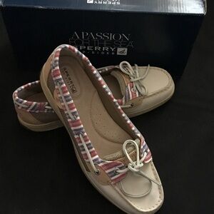 Sperry Women's Beige and Striped Flats